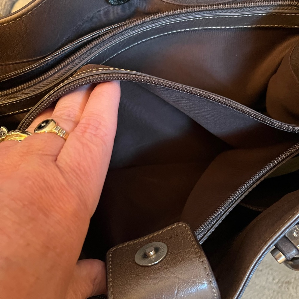 Elegant Liz Claiborne Taupe Shoulder Bag - Picture 10 of 12